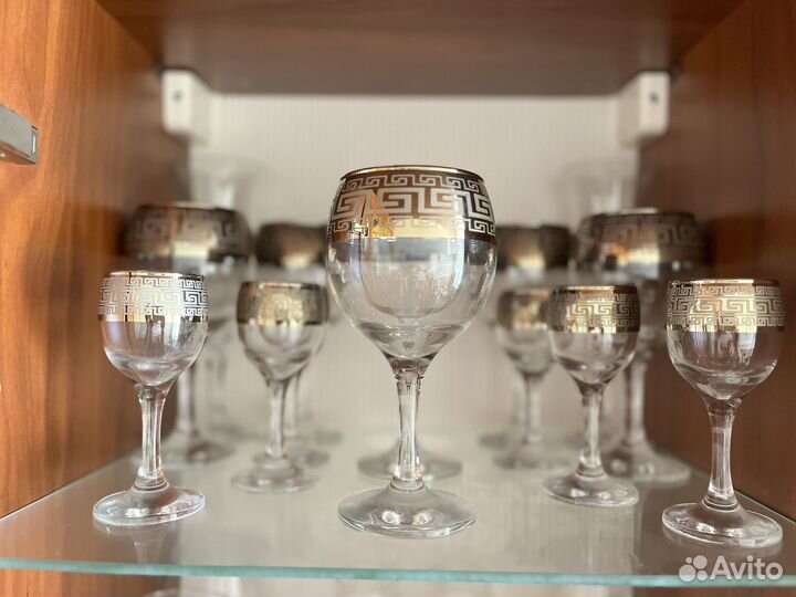 Набор бокалов и рюмок