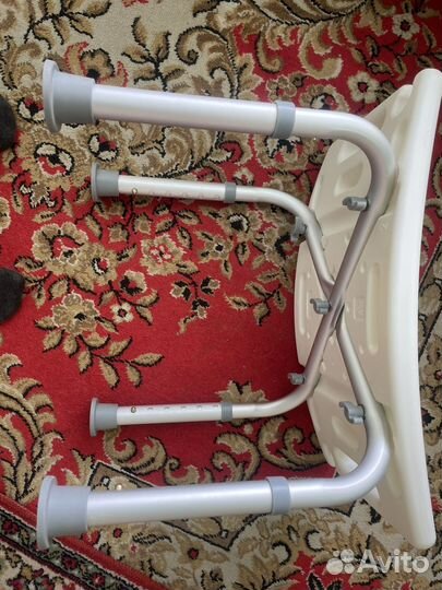 Стульчик для купания в ванной