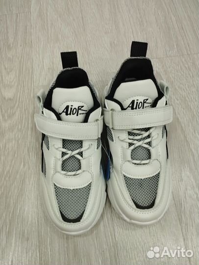 Кроссовки новые на мальчика 31