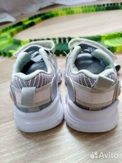 Кроссовки для девочки