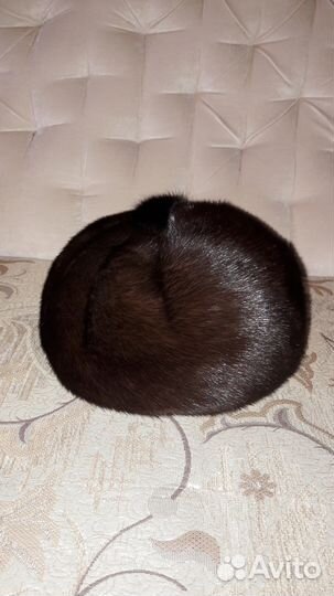 Продам берет, натуральный мех, состояние нового