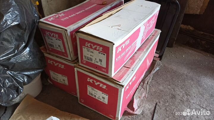 Аммотризаторы для Хонда Стрим