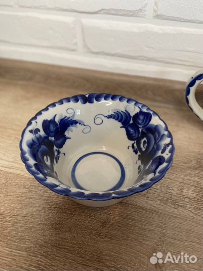 Гжель. Посуда и фигурки