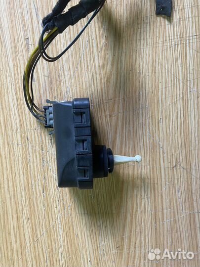 Моторчик корректора фар Opel Pmega B 90565805