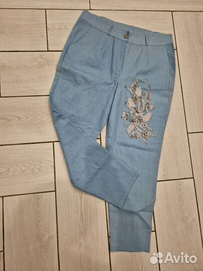Джинсы с вышивкой женские 54 р-р
