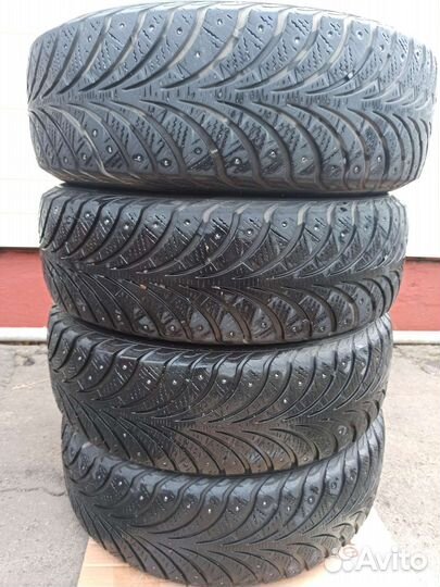 Sava Eskimo Stud 185/65 R15 88