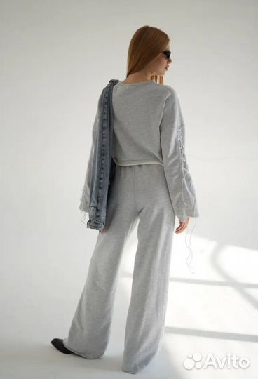 Новый спортивный костюм с завязками