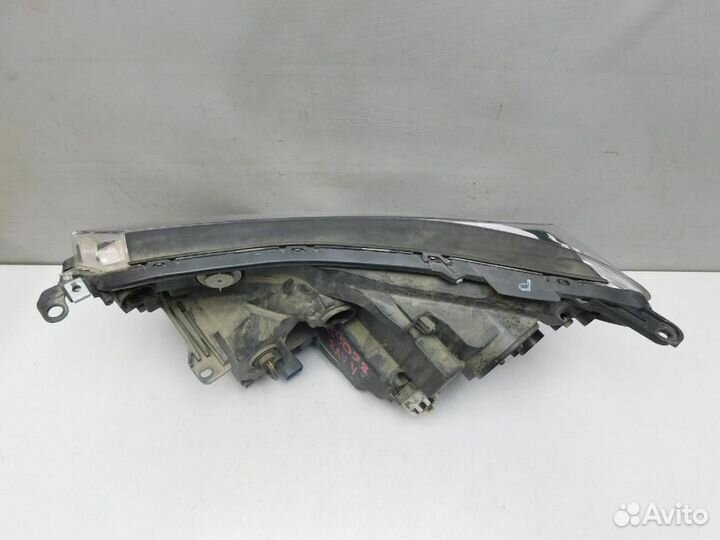 Фара правая Toyota RAV4