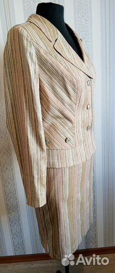 Костюм женский пиджак и юбка