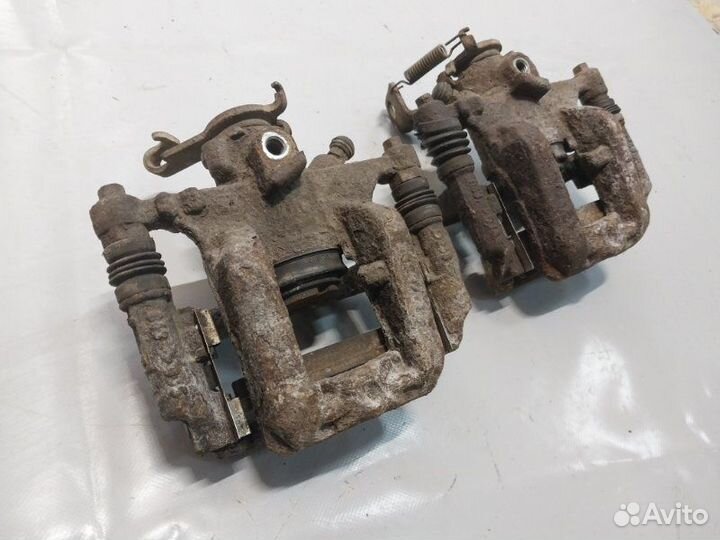 Суппорт тормозной задний Chevrolet Cruze седан 1.6