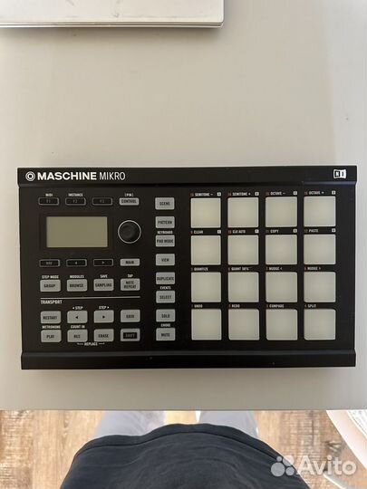Драм машина Native Instruments Maschine Mikro MK2