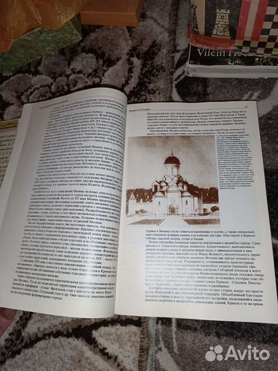 Книга памятники архитектуры Москвы Кремль