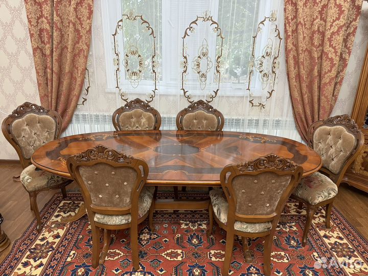 Румынские стол и стулья версаль