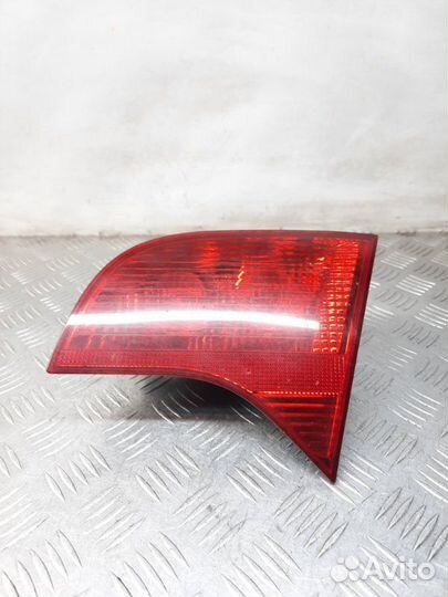 Фонарь крышки багажника правый Audi A4 универсал