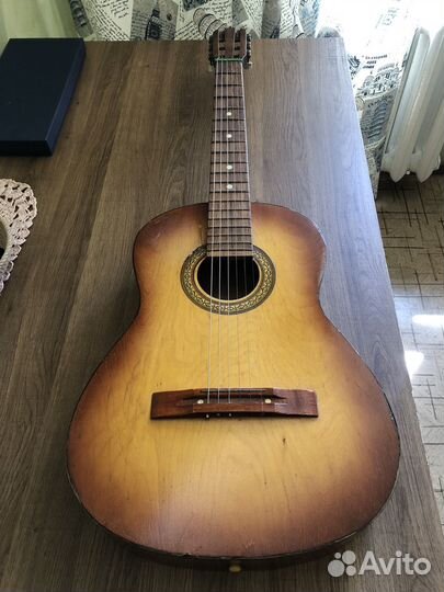Классическая гитара шестиструнная