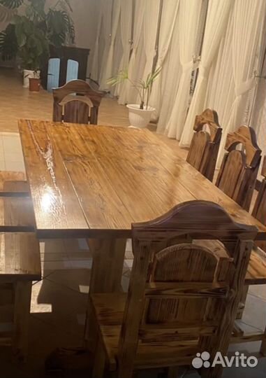 Стол обеденный