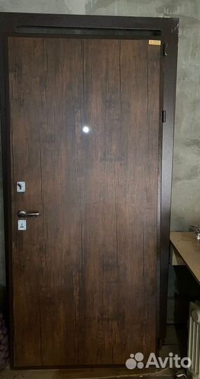 Дверь входная металлическая