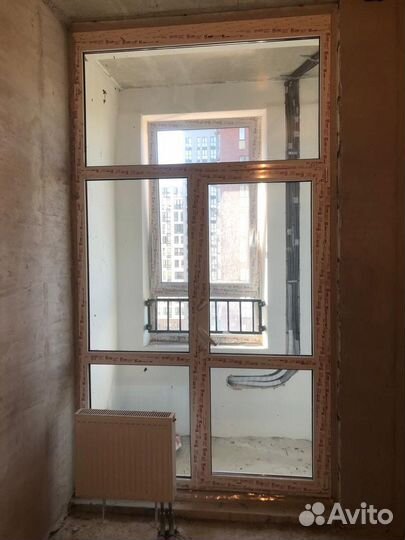 Окно и дверь на балкон