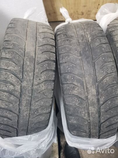 Bridgestone Ice Cruiser 7000 215/65 R16