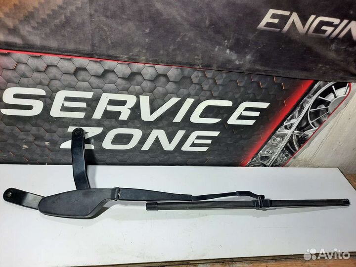 Поводок стеклоочистителя правый Mercedes-Benz W204