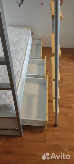 Двухъярусная детская кровать