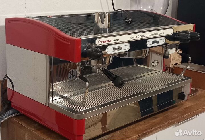 Кофемашина с кофемолкой