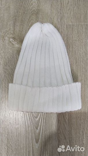 Шапка белая женская