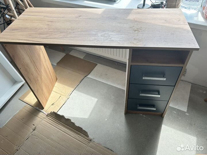 Маникюрный стол