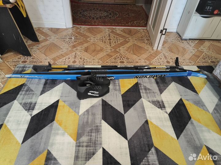 Беговые лыжи с ботинками RU40 размера