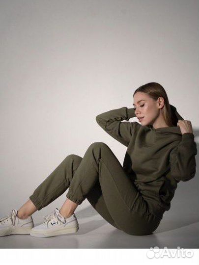 Спортивный женский костюм (худи и джоггеры) хаки