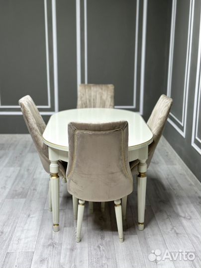 Комплект стол и стулья. В наличии