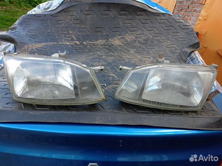 Передние фары Toyota Hiace XH10 дельфин