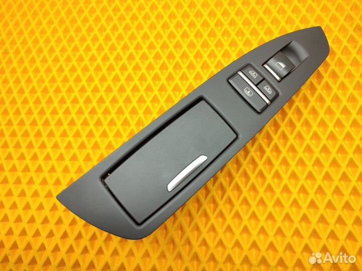 Блок управления стеклоподъемниками задний левый