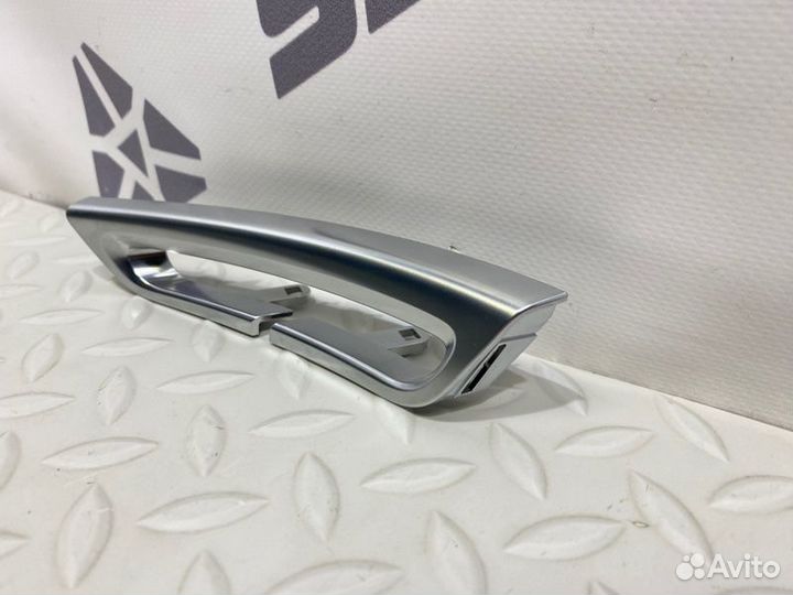 Направляющая ремня безопасности задняя правая