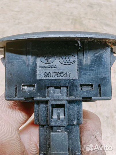 Кнопка открывания багажника Daewoo Nexia