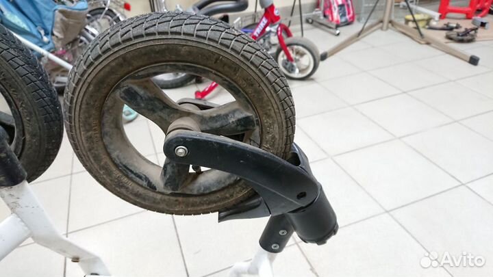 Ремонт переднего поворотного колеса коляски