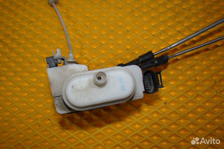 Замок двери передний правый Audi A8 D2