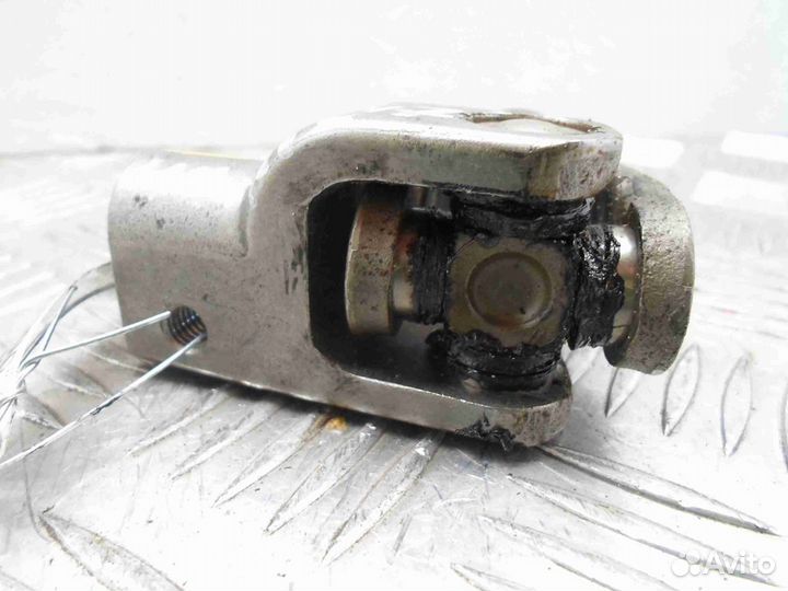 Рулевой карданчик Toyota Matrix 1 E130