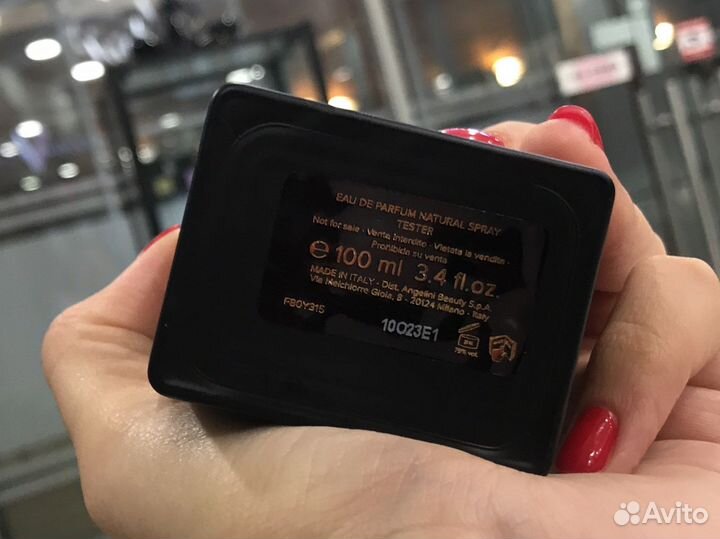 Отливант Trussardi Le Vie De Milano Musk Noir