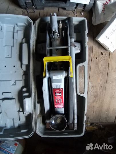 Домкрат подкатной 2 тонны