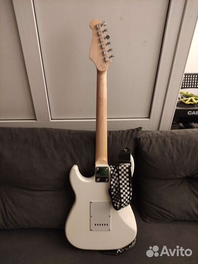 Электрогитара с комбоусилителем