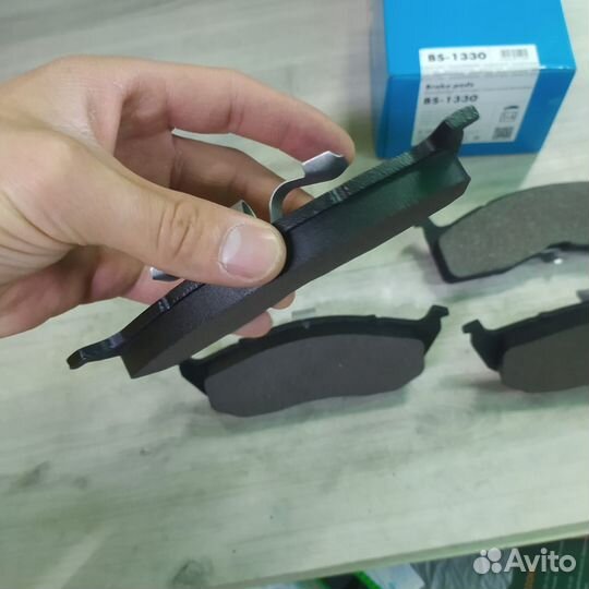 Колодки тормозные передние Chrysler 300M, Voyager