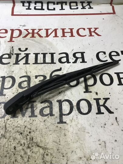Поводок стеклоочистителя заднего Nissan Pathfinder