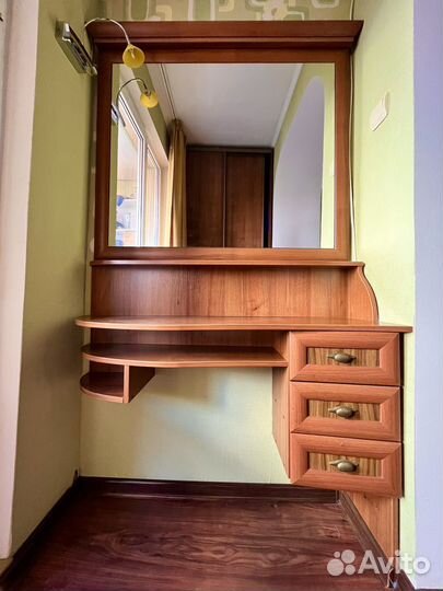 Туалетный столик с зеркалом бу