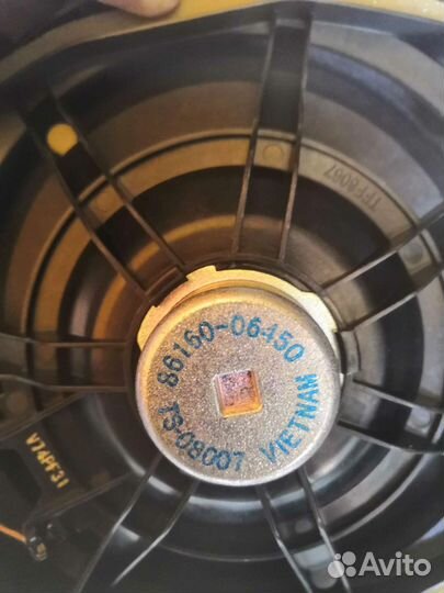 Задний динамик в полку Toyota Camry 55 50 2016г