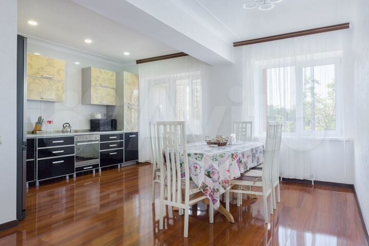 3-к. квартира, 126 м², 3/12 эт.