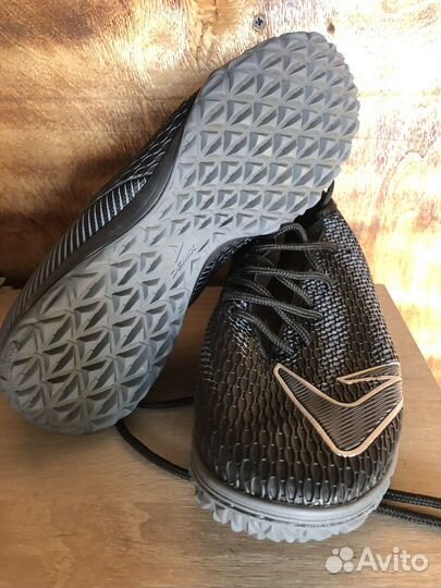 Футбольные бутсы