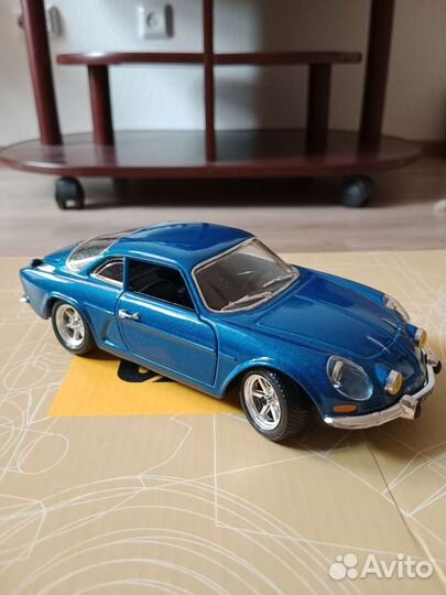 Коллекционная модель автомобиля Alpine A110. 1:24