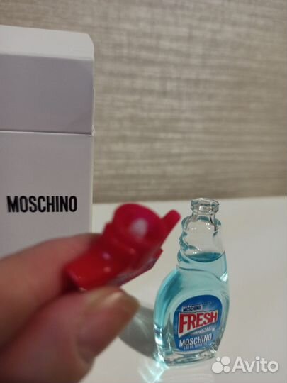 Moschino миниатюра духов 5мл Fresh, I love love