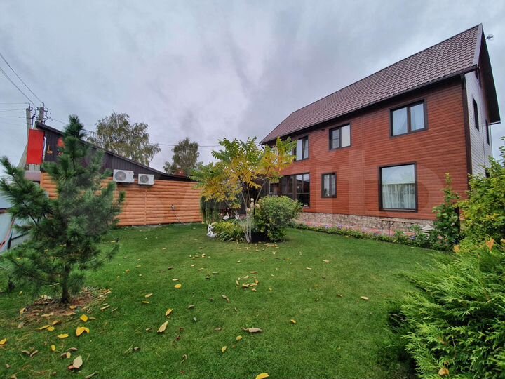 Коттедж 200 м² на участке 8 сот.